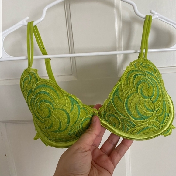 Victoria’s Secret lace lime push-up Bra - Picture 2 of 2